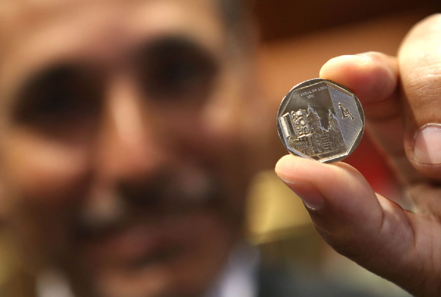 索尔是世界上最坚挺的货币之一