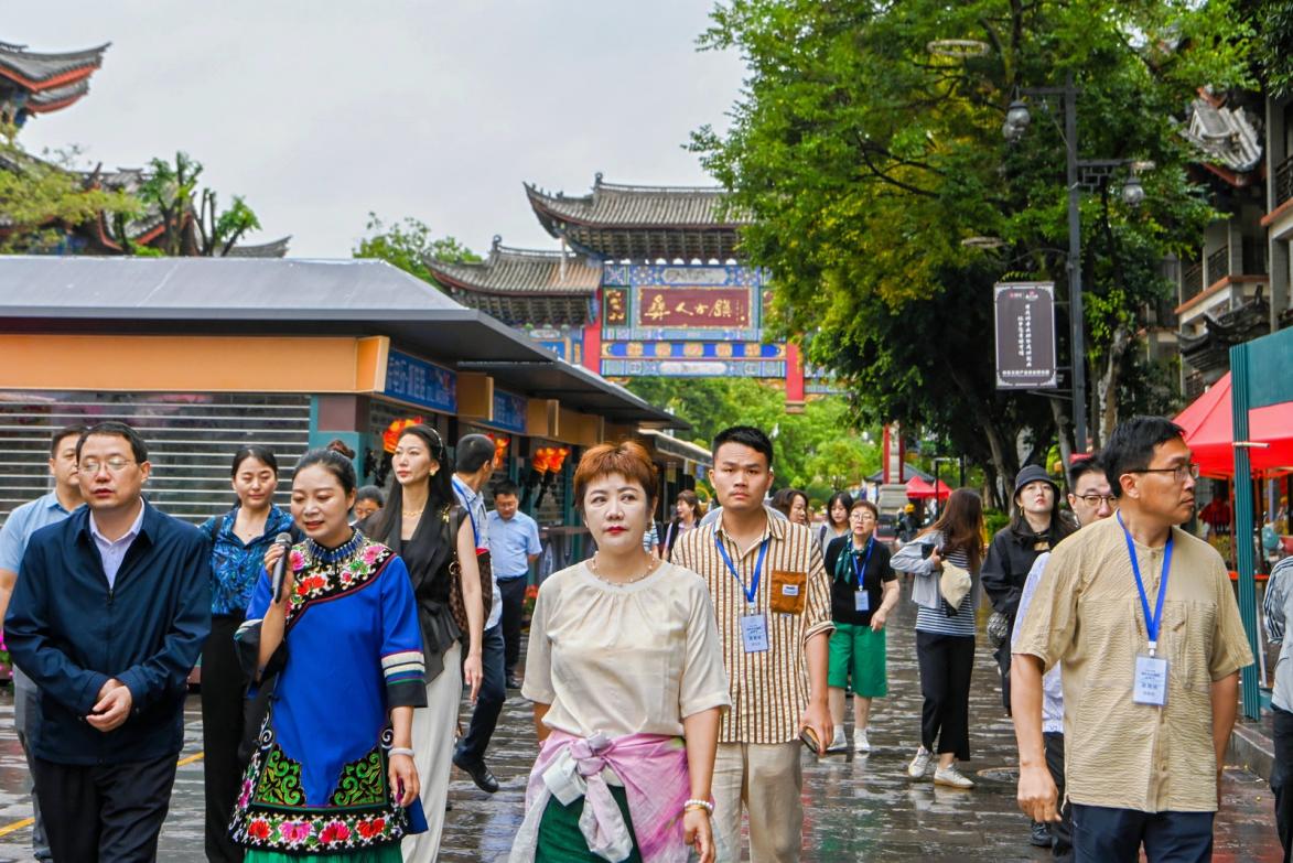 西南中国納西族・彝族の民俗文化